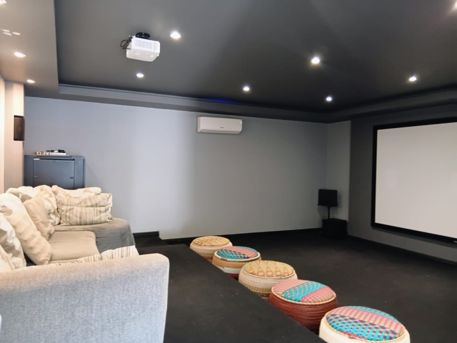 5 Bedroom Property for Sale in Beacon Bay Eastern Cape